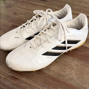 Adidas big kids white/Black/metallic cleats